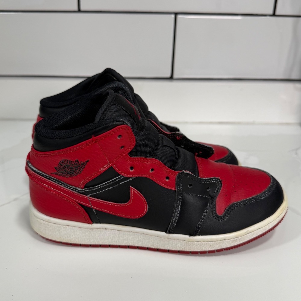 Nike Air Jordan 1 Mid GS Banned 2020 Black Red 554725-074 Youth Kids Size 4Y